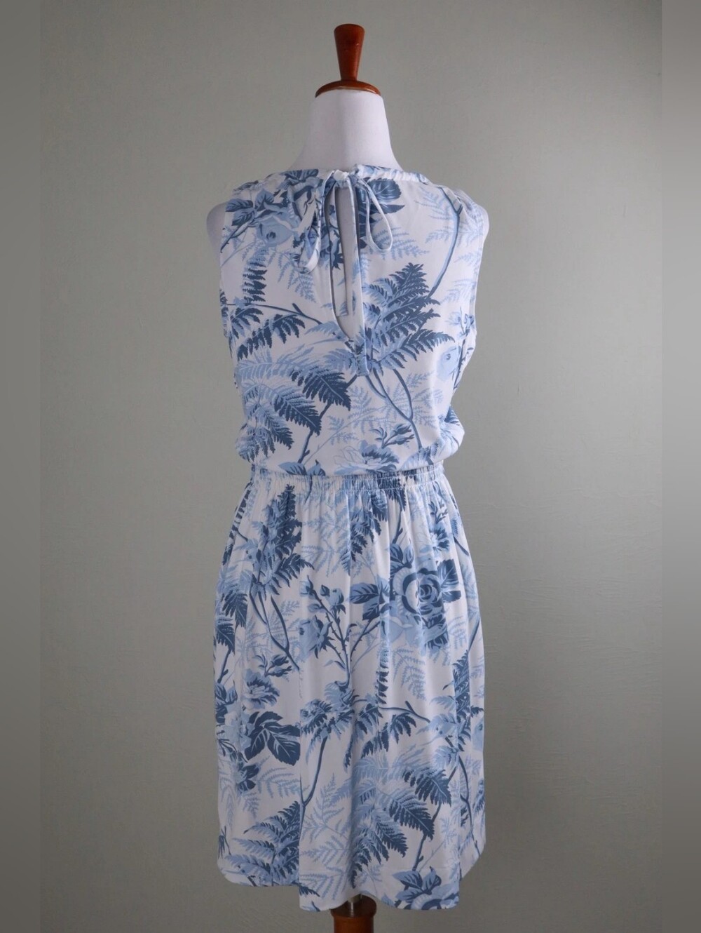 Sleeveless Blue Floral Midi Dress - Picture 3 of 4
